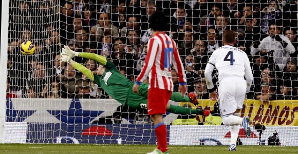 Courtois-falta-Realmadrid-2013-EFE.jpg