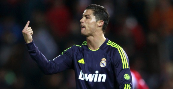 Cr7-dedo-Granada-2013.jpg
