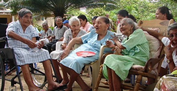 ancianos-wikipedia.jpg