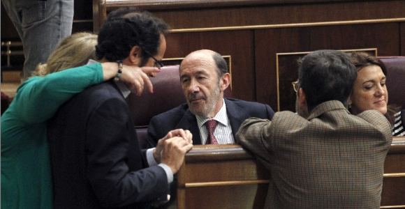rubalcaba-rodeado-efe.jpg