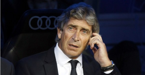 Pellegrini-dedo-oreja-2013-EFE.jpg