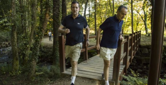 rajoy-paseo-vacaciones.jpg