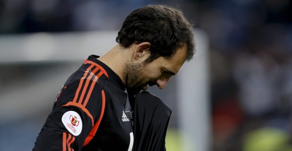 Diego-Lopez-dolido-Copa-final-2013-efe.jpg