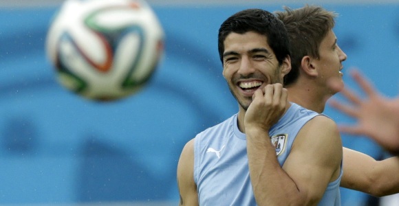 seleccion-uruguaya-luis-suarez-balon