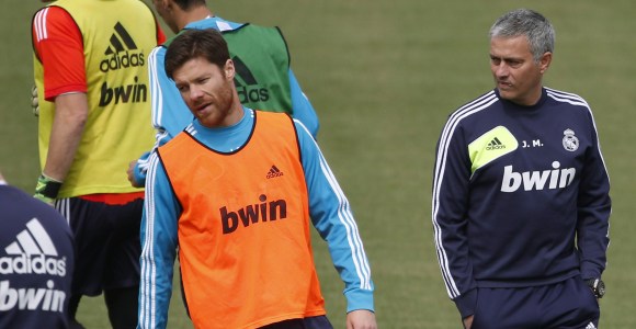 Xabi-Mourinho-entreno-2013-efe.jpg