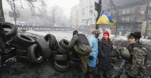 manifestantes-barricada-kiev-efe.jpg