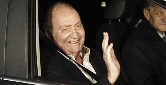 rey-saliendo-hospital-efe.jpg