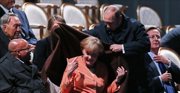 Putin-manta-Merkel-2013-efe.jpg