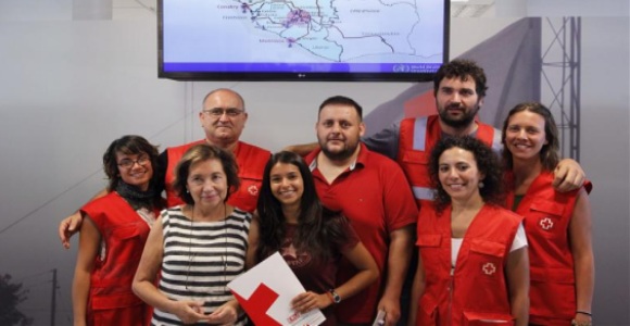 ebola-sanitarios-cruzroja.jpg