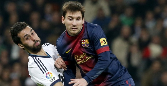 Arbeloa-Messi-Clasico-2013-efe.jpg