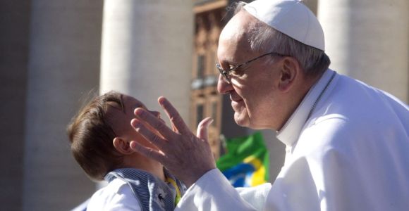 papa-francisco-carinoso-nino-efe.jpg