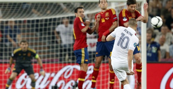 benzema-falta-espana-reuters.jpg