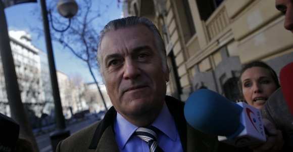 Barcenas-llegada-sonriente-reuters-2013.jpg