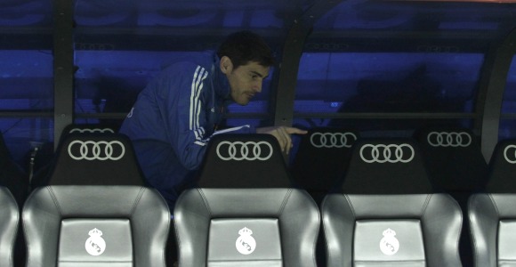 Casillas-banquillo-2013-derbi-efe.jpg