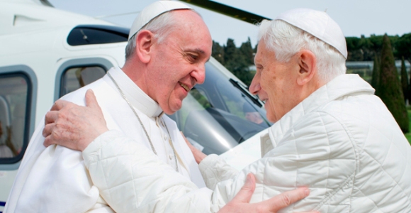 papas-francisco-benedicto-afp.jpg