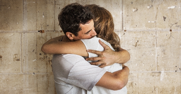 abrazo-getty.jpg