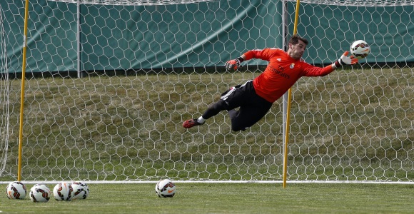 casillas-estira-entrenamiento-efe.jpg