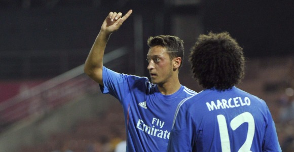 Ozil-marcelo-granada-2013-efe.jpg