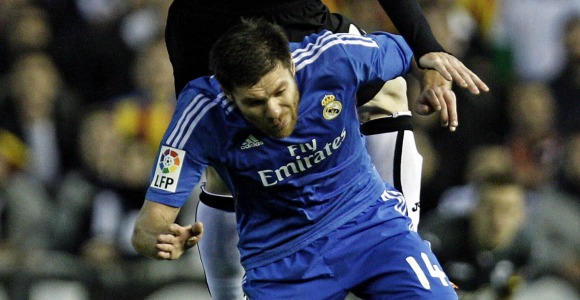 Xabi-Alonso-golpe-Valencia-2013-efe.jpg