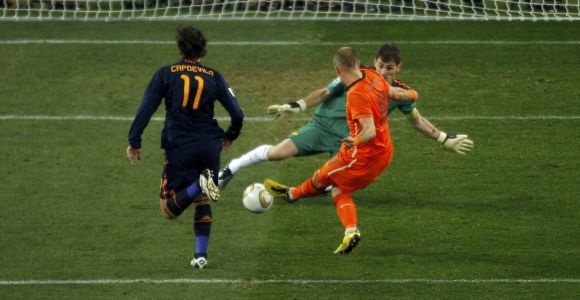 parada-casillas-robben.jpg