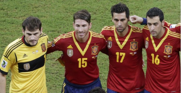Casillas-Arbeloa-2013-espana-uruguay-foto-reuters.jpg