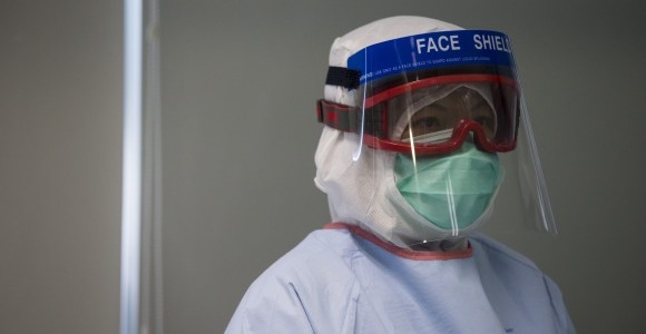 ebola-mascara-reuters.jpg