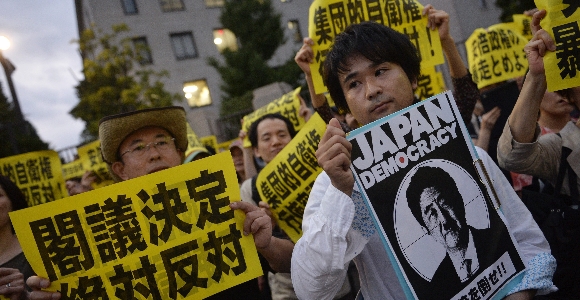 japon-manifestaciones-constitucion.jpg