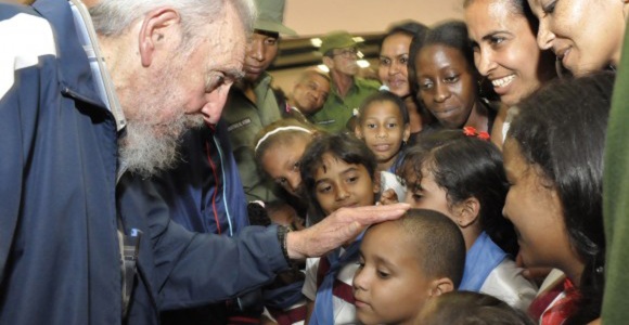 fidel-castro-inauguracion-escuela.jpg