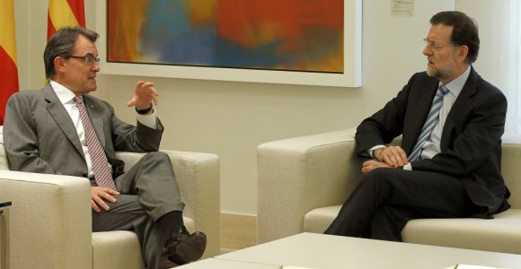 mas-rajoy-sofa-momcloa-efe-20-9-.jpg