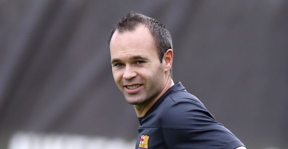 Iniesta-entreno-mirada-2014-efe.jpg