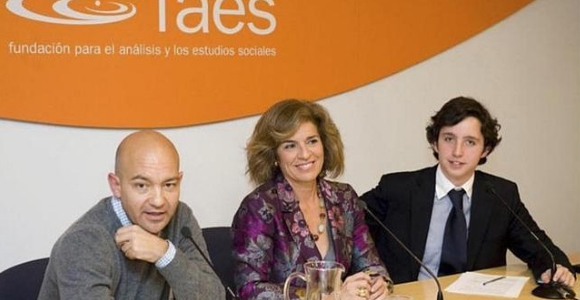 nicolas-legaz-botella-faes.jpg