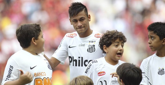 Neymar-llora-despedida-santos-2013-reuters.jpg