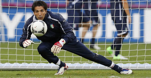 Buffon-parada-entreno-2012-euro-reuters.jpg