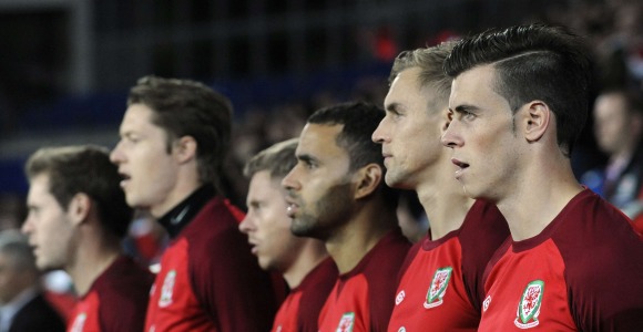 Bale-gales-himno-2013-reuters.jpg