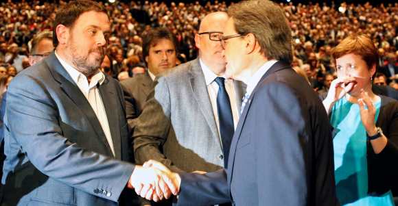 junqueras-mas-saludo-efe.jpg