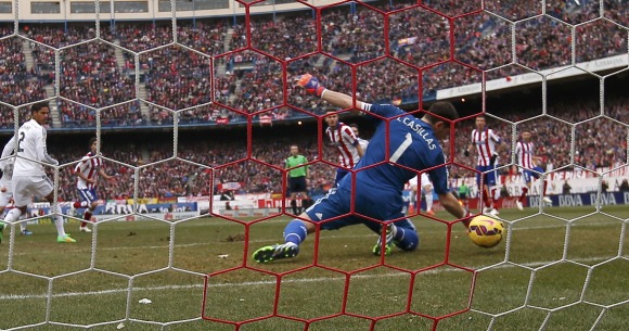 Casillas-gol-calderon-atletico-2015-reuters.jpg