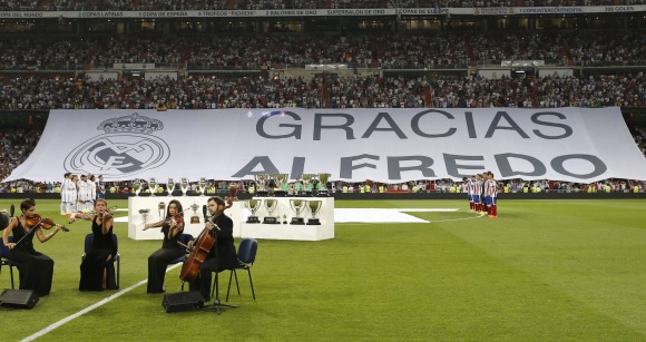 DiStefano-homenaje-Bernabeu-2014-efe.jpg