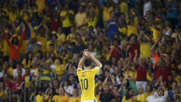 James-aplaude-colombia-mundial-2014-EFE.jpg