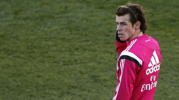 Bale-serio-entreno-rosa-Dubai-2014-efe.jpg