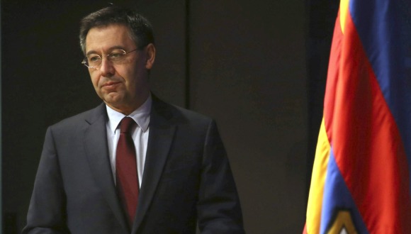 Bartomeu-bandera-barcelona-2015-efe.jpg