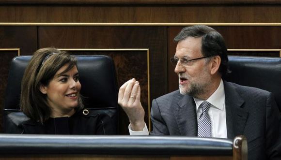 soraya-rajoy-mano-congreso.jpg