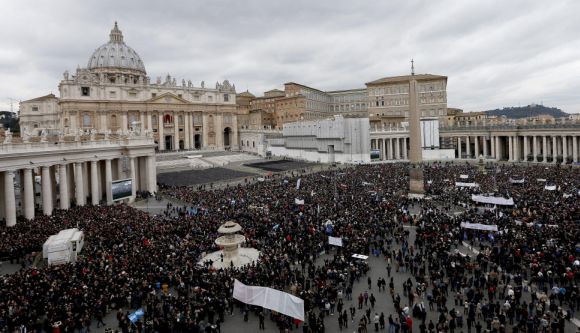 vaticano-personas-angelus.jpg