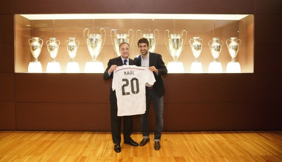 Casillas-homenaje-20-2014-efe.jpg