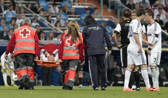 Ozil-lesionado-Malaga-2013-efe.jpg