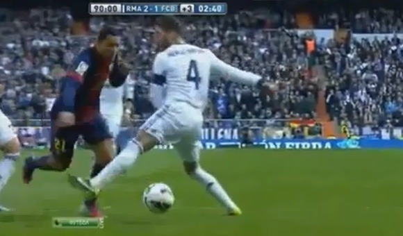penalti-adriano.jpg