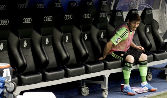 Casillas-banquillo-solo-malaga-2013-efe.jpg