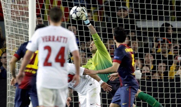 Valdes-parada-PSG-2013-efe.jpg