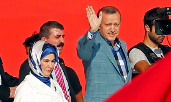 erdogan-saluda.jpg