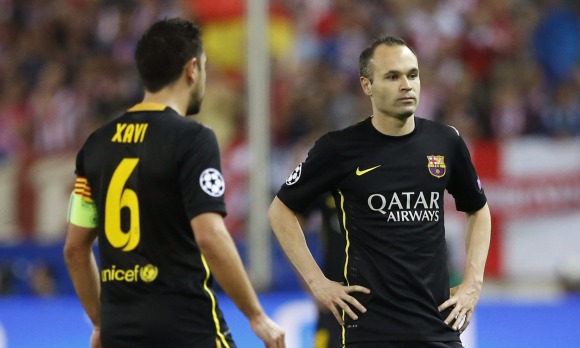 Iniesta-Xavi-serios-calderon-2014-efe.jpg
