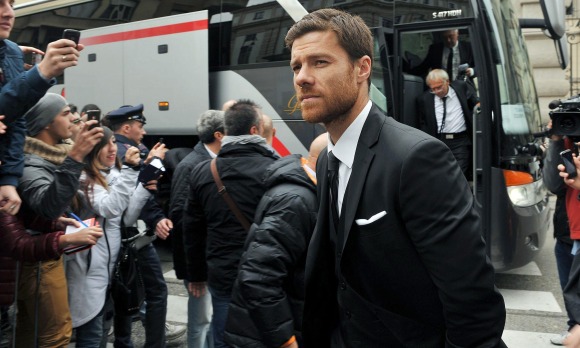 Xabi-Alonso-llega-bus-turin-2013-efe.jpg